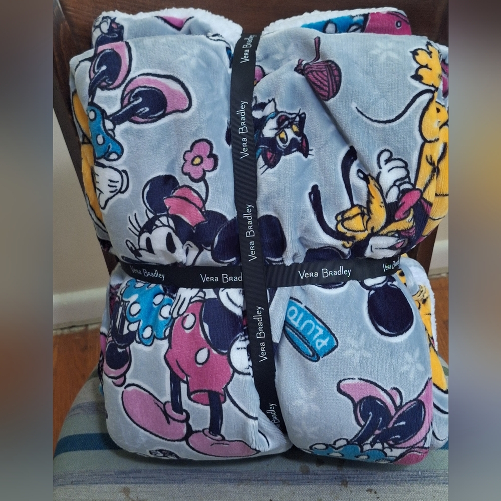 Vera Bradley Gray and Black Blanket Throw - Picture 2 of 4